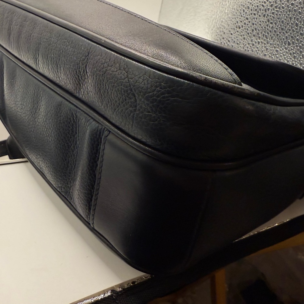 Gucci vintage Navy Blue Leather Crossbody Bag - Picture 4 of 12